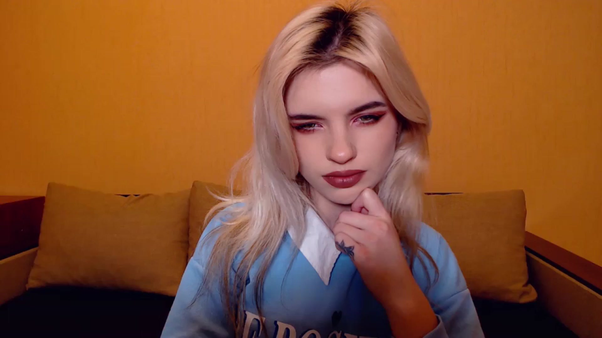 Gallery image thumbnail from Erineys's myfreecams stream on, 11/10/2023, 16:06 image 13 of 20