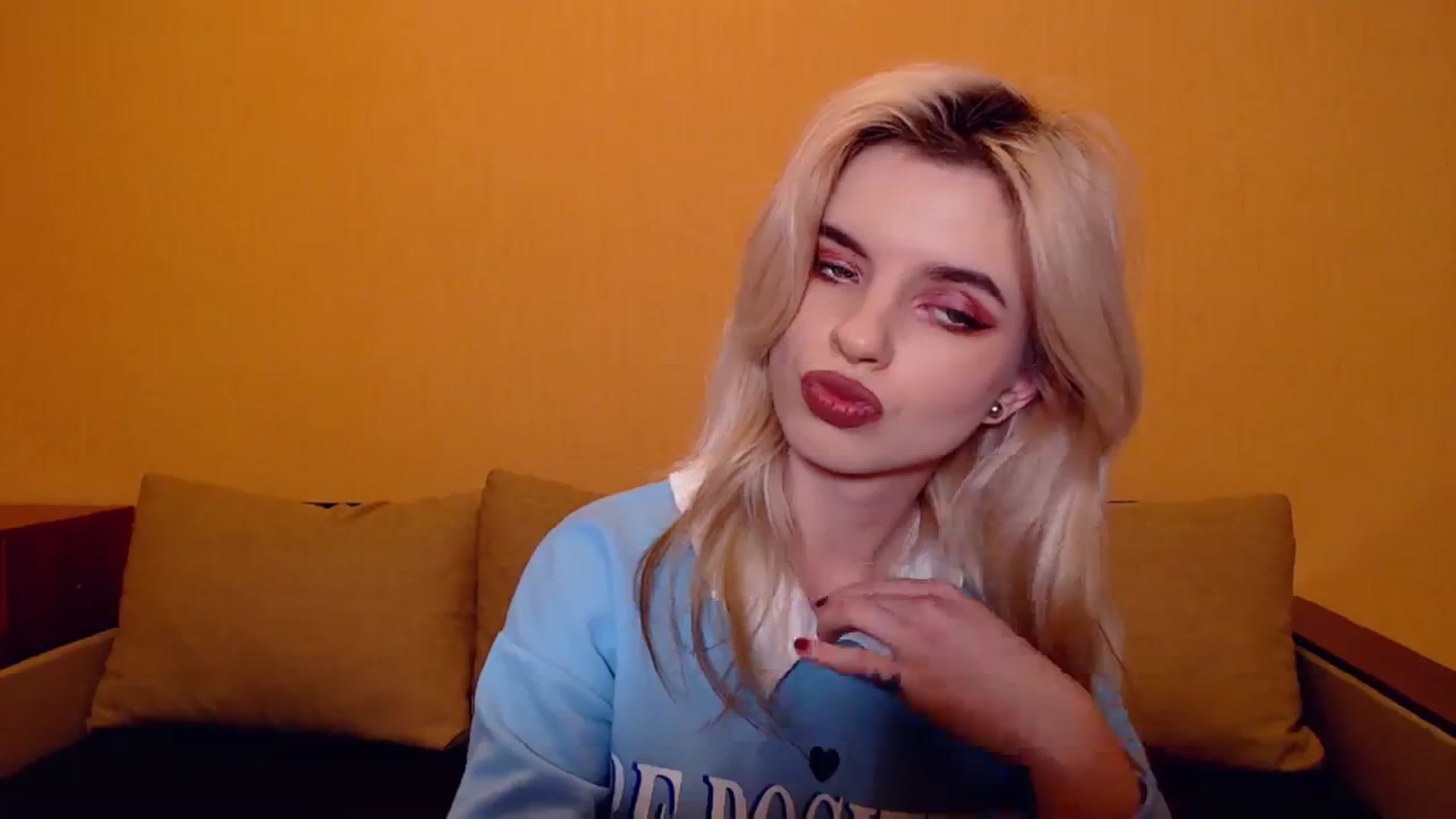 Gallery image thumbnail from Erineys's myfreecams stream on, 11/10/2023, 17:05 image 15 of 20