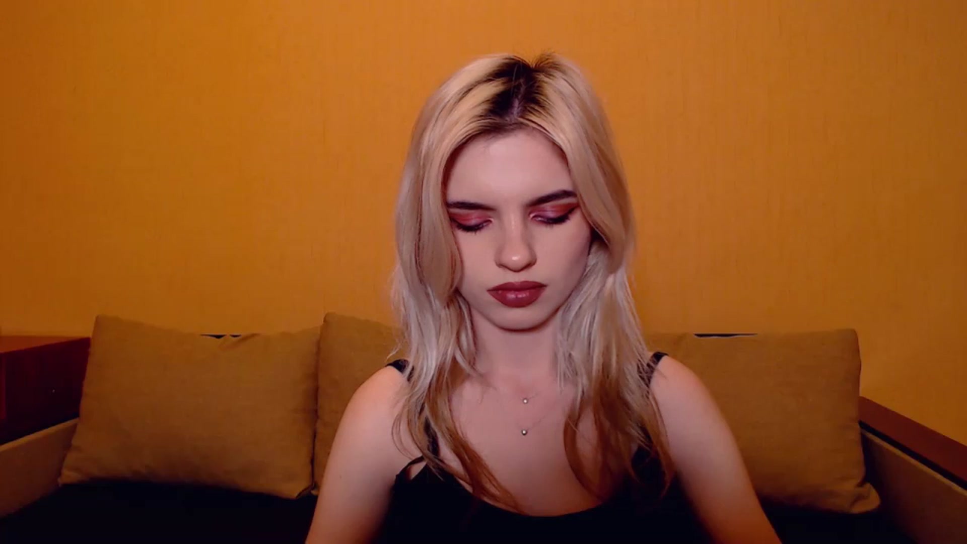 Gallery image thumbnail from Erineys's myfreecams stream on, 11/10/2023, 17:50 image 18 of 20