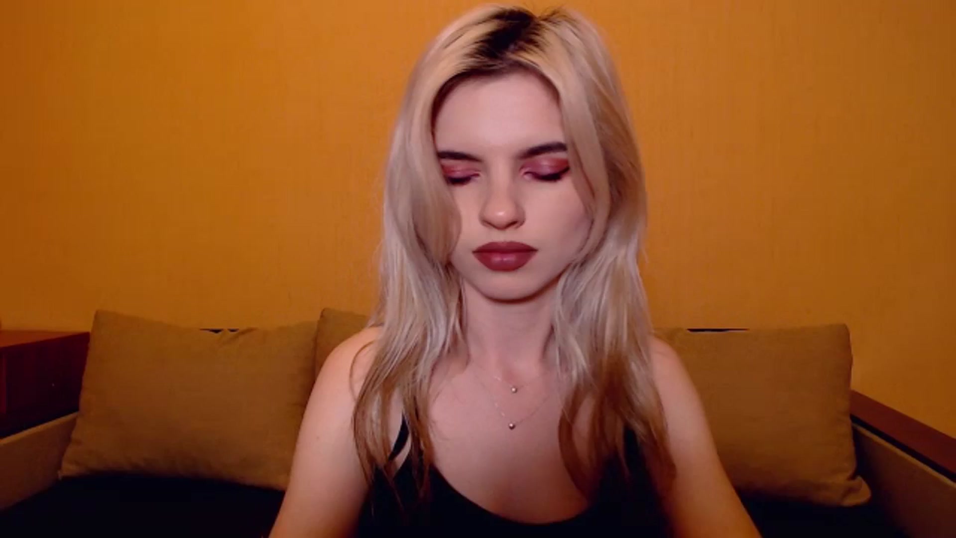 Gallery image thumbnail from Erineys's myfreecams stream on, 11/10/2023, 17:50 image 10 of 20