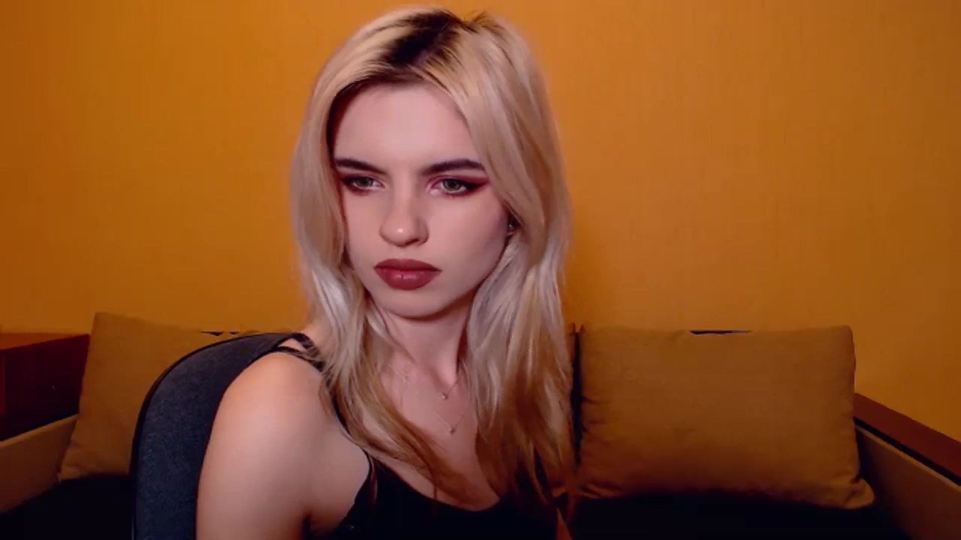 Gallery image thumbnail from Erineys's myfreecams stream on, 11/10/2023, 17:50 image 15 of 20