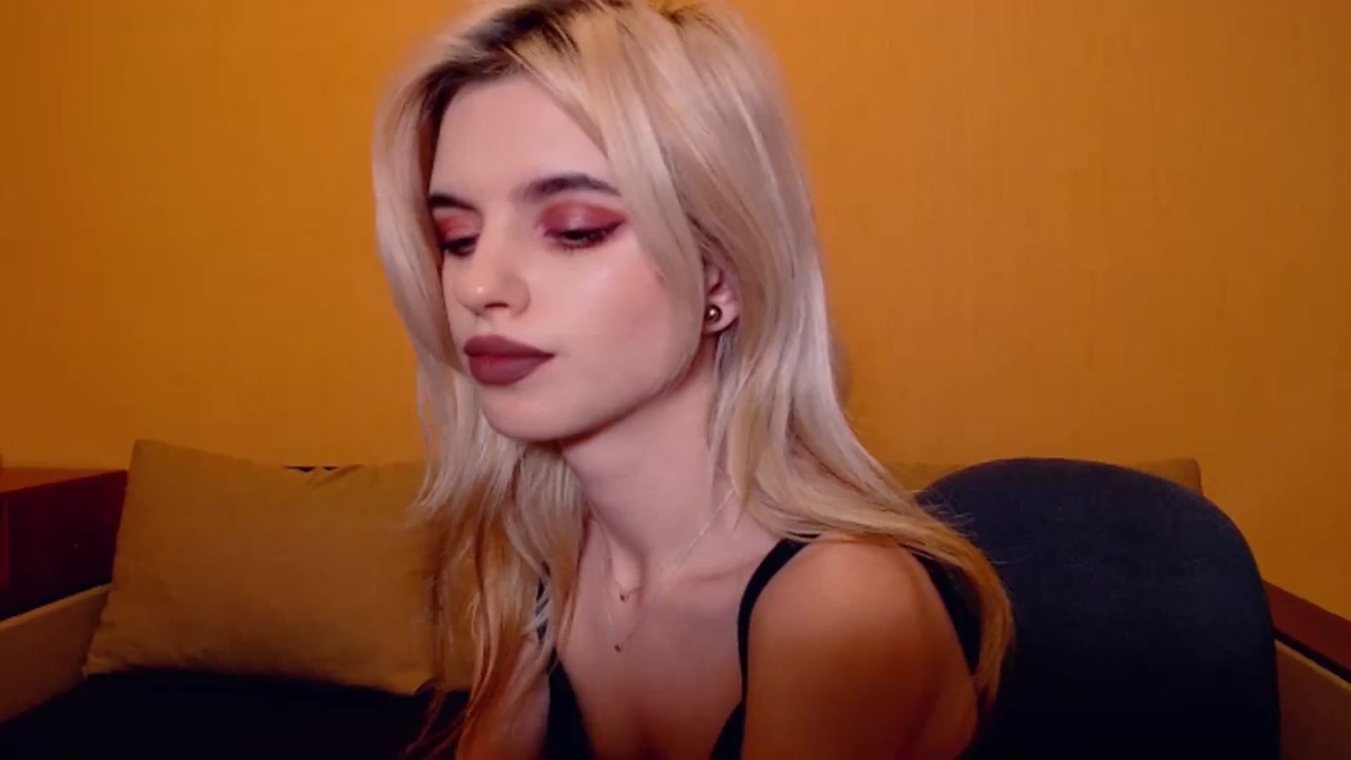 Gallery image thumbnail from Erineys's myfreecams stream on, 11/10/2023, 18:44 image 6 of 20