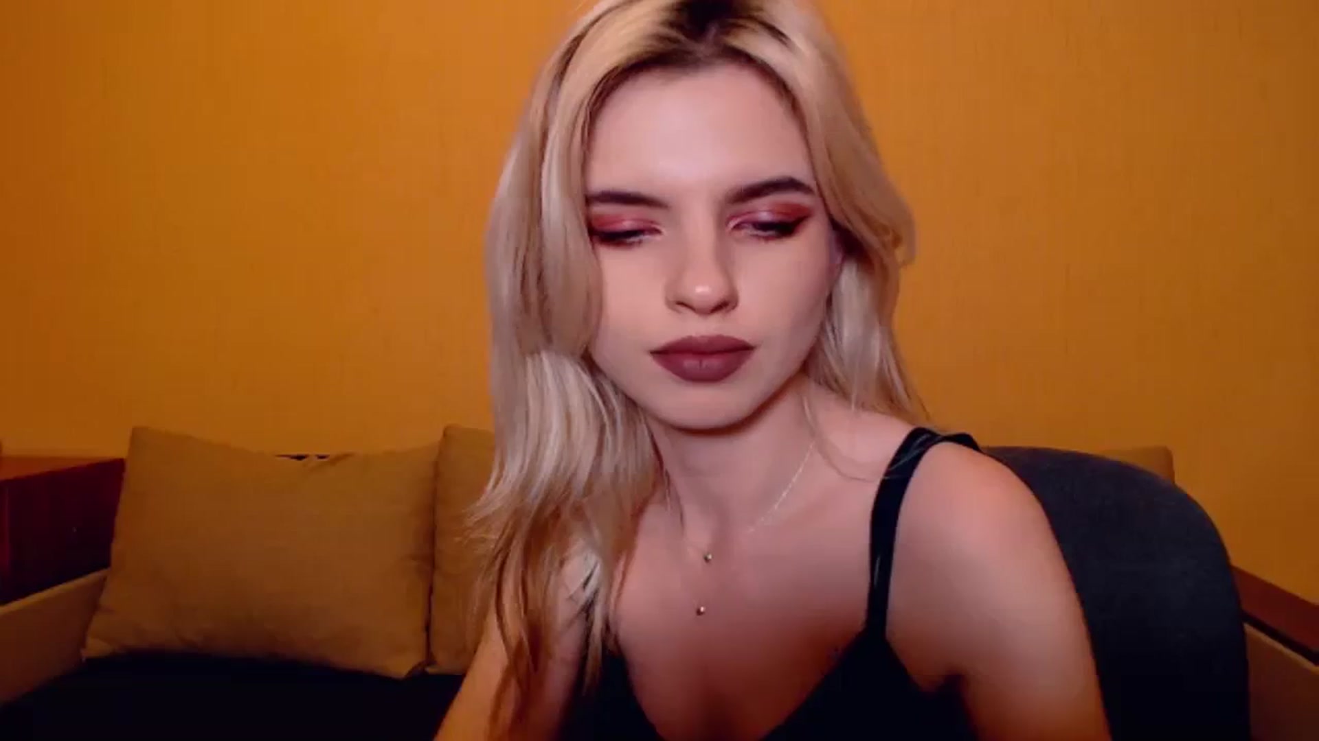 Gallery image thumbnail from Erineys's myfreecams stream on, 11/10/2023, 18:44 image 10 of 20