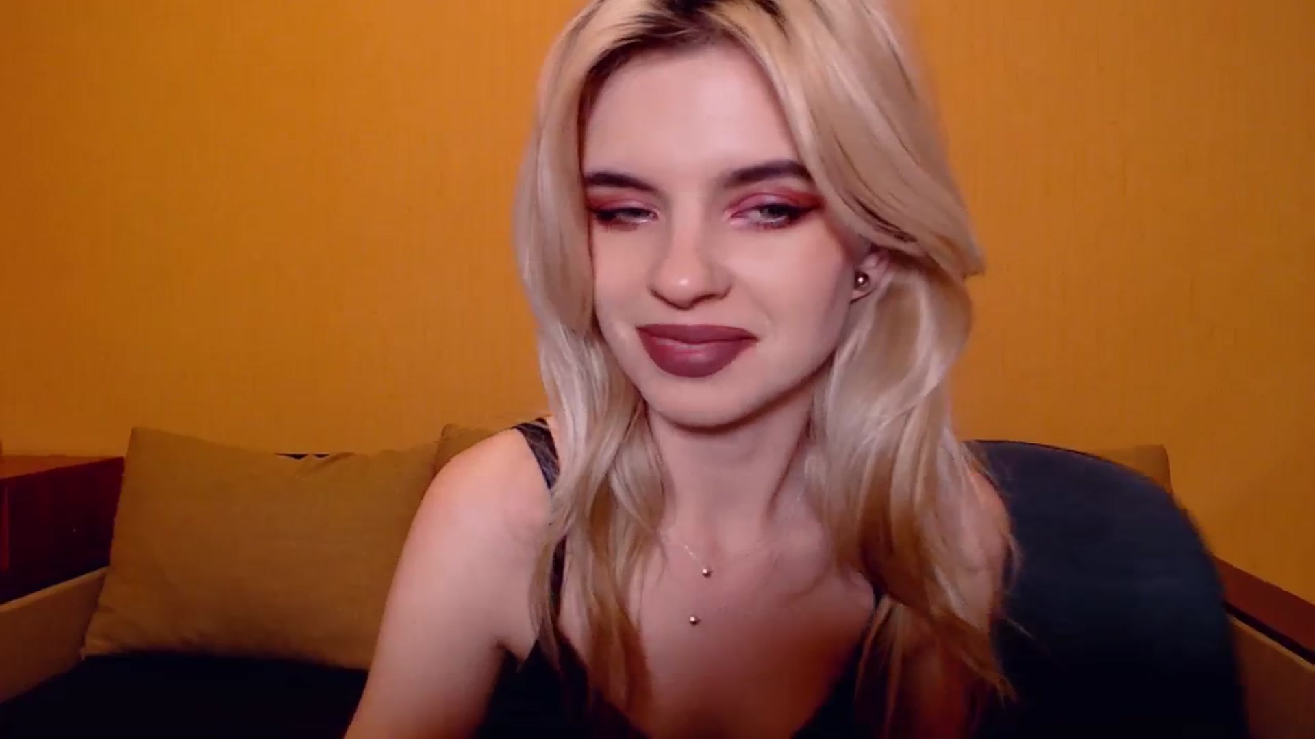 Gallery image thumbnail from Erineys's myfreecams stream on, 11/10/2023, 18:44 image 13 of 20