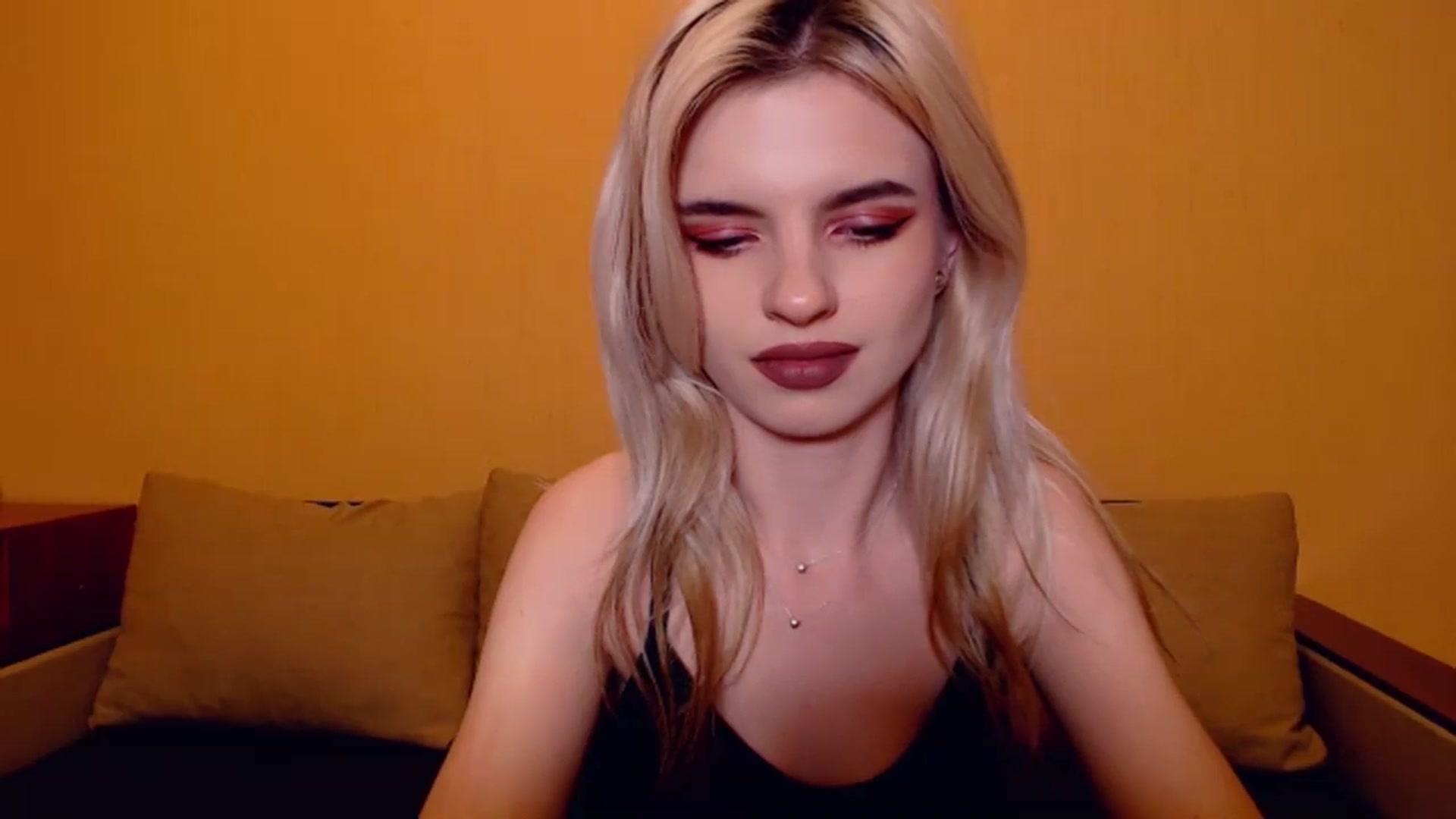 Gallery image thumbnail from Erineys's myfreecams stream on, 11/10/2023, 18:44 image 3 of 20