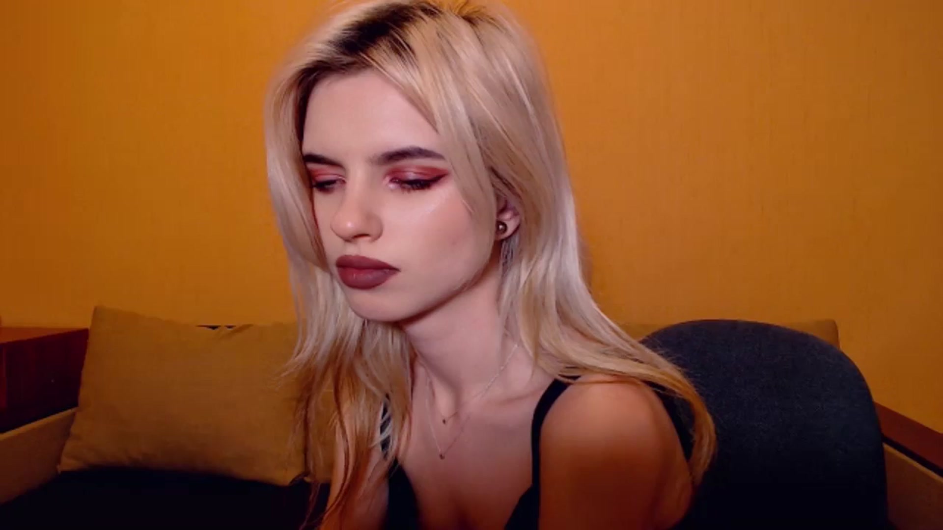 Gallery image thumbnail from Erineys's myfreecams stream on, 11/10/2023, 18:44 image 7 of 20