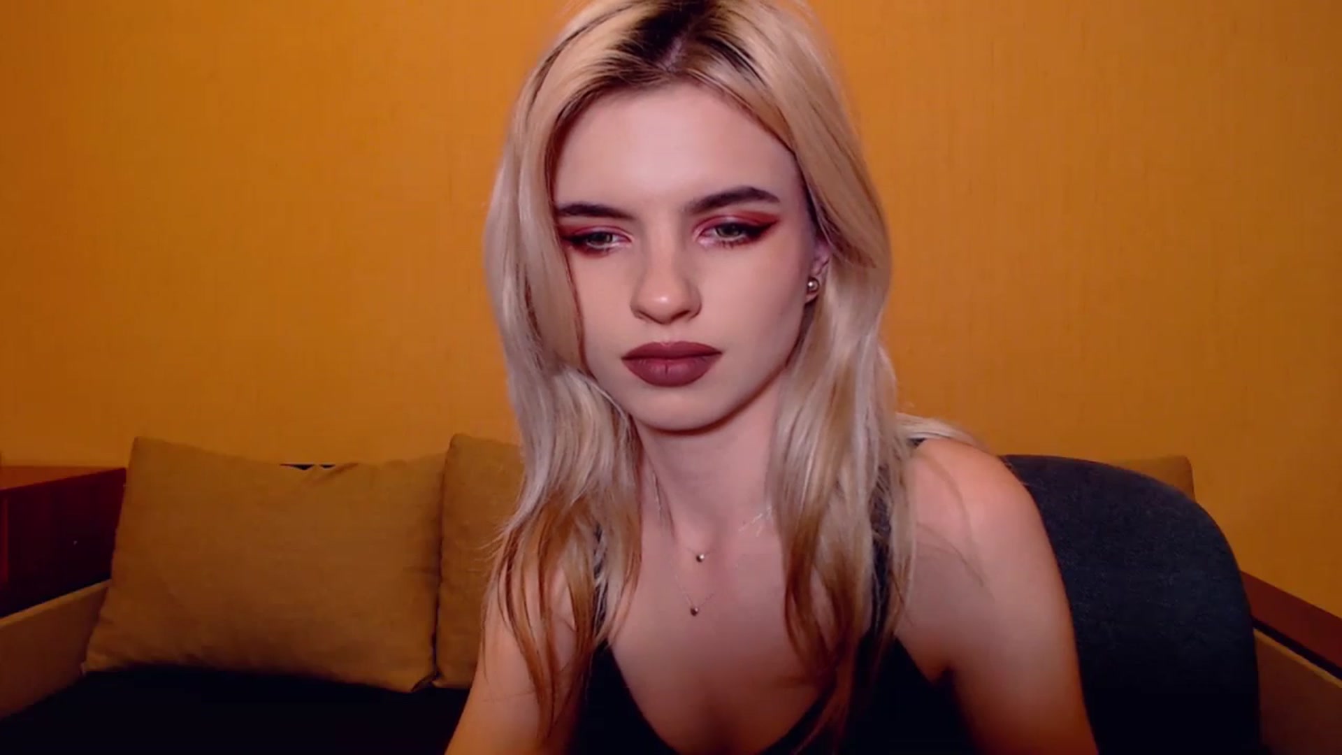 Gallery image thumbnail from Erineys's myfreecams stream on, 11/10/2023, 18:44 image 4 of 20
