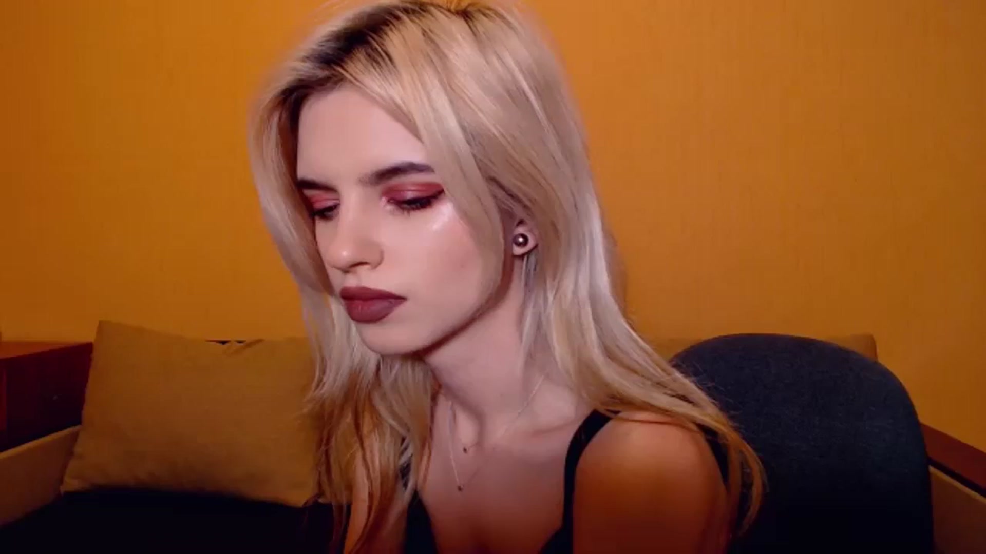 Gallery image thumbnail from Erineys's myfreecams stream on, 11/10/2023, 18:44 image 9 of 20