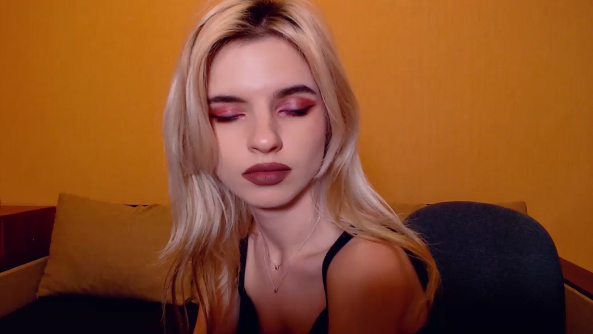 Gallery image thumbnail from Erineys's myfreecams stream on, 11/10/2023, 18:44 image 8 of 20