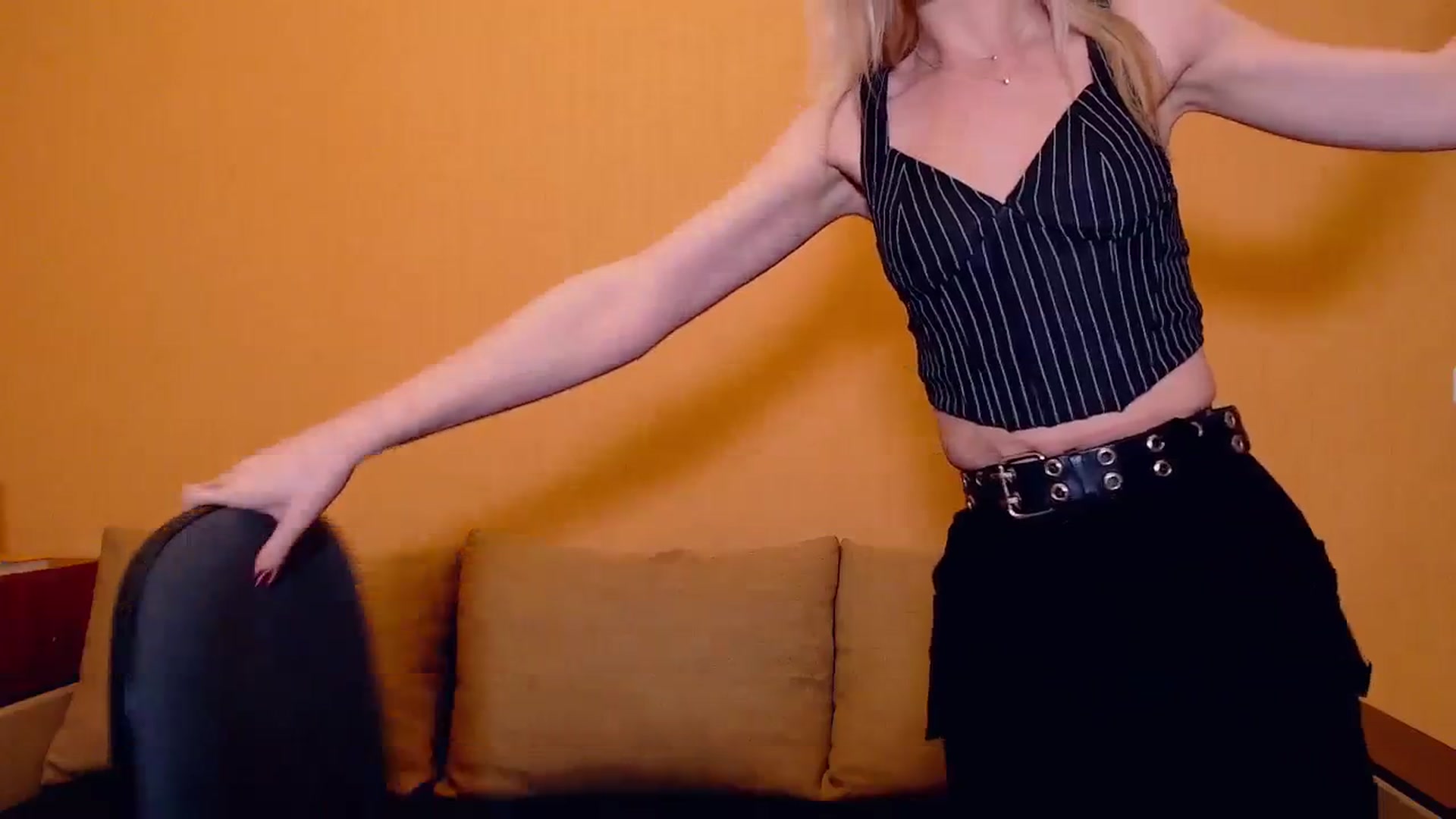 Gallery image thumbnail from Erineys's myfreecams stream on, 11/11/2023, 17:20 image 14 of 20