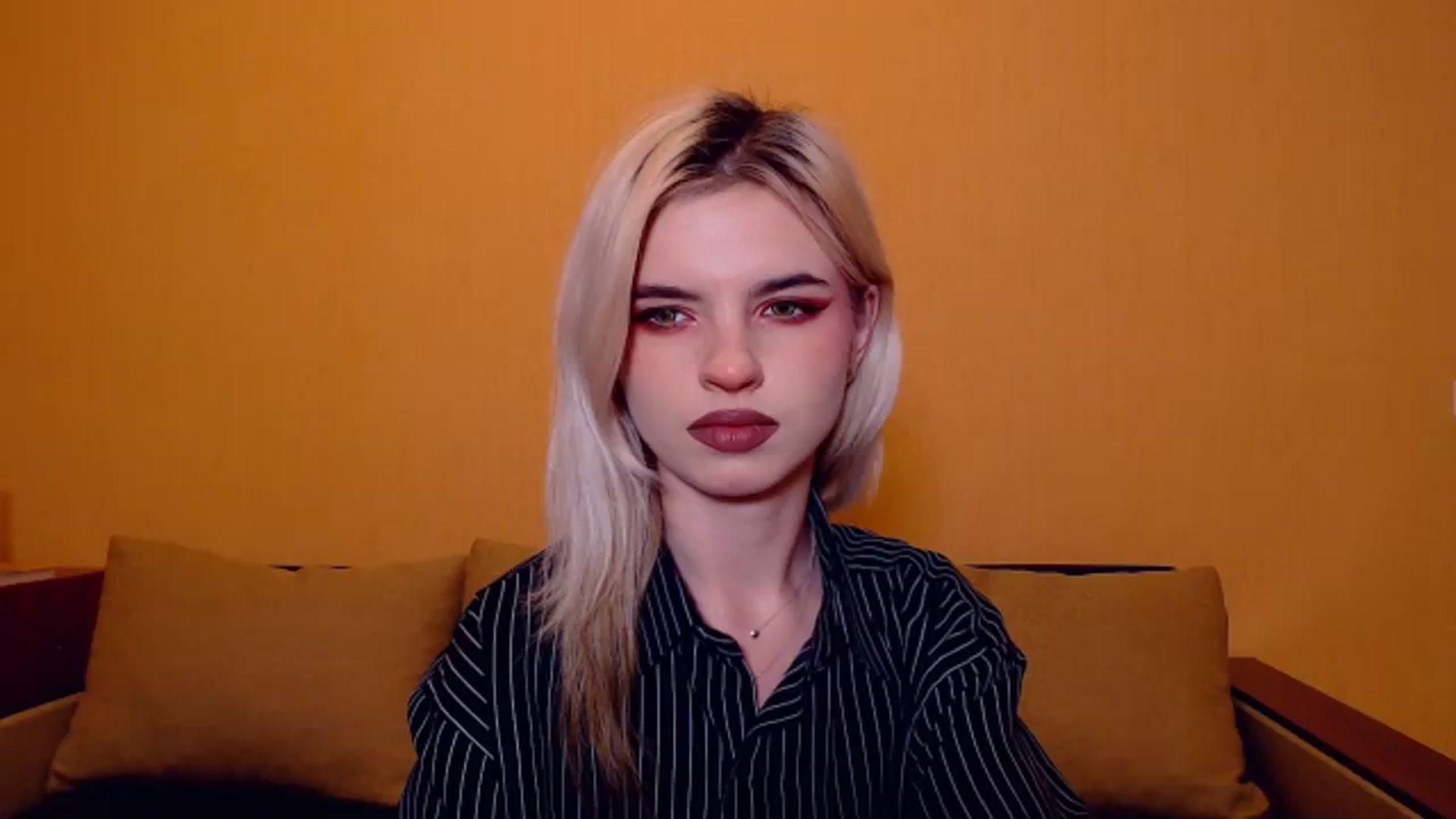 Gallery image thumbnail from Erineys's myfreecams stream on, 11/11/2023, 17:20 image 1 of 20