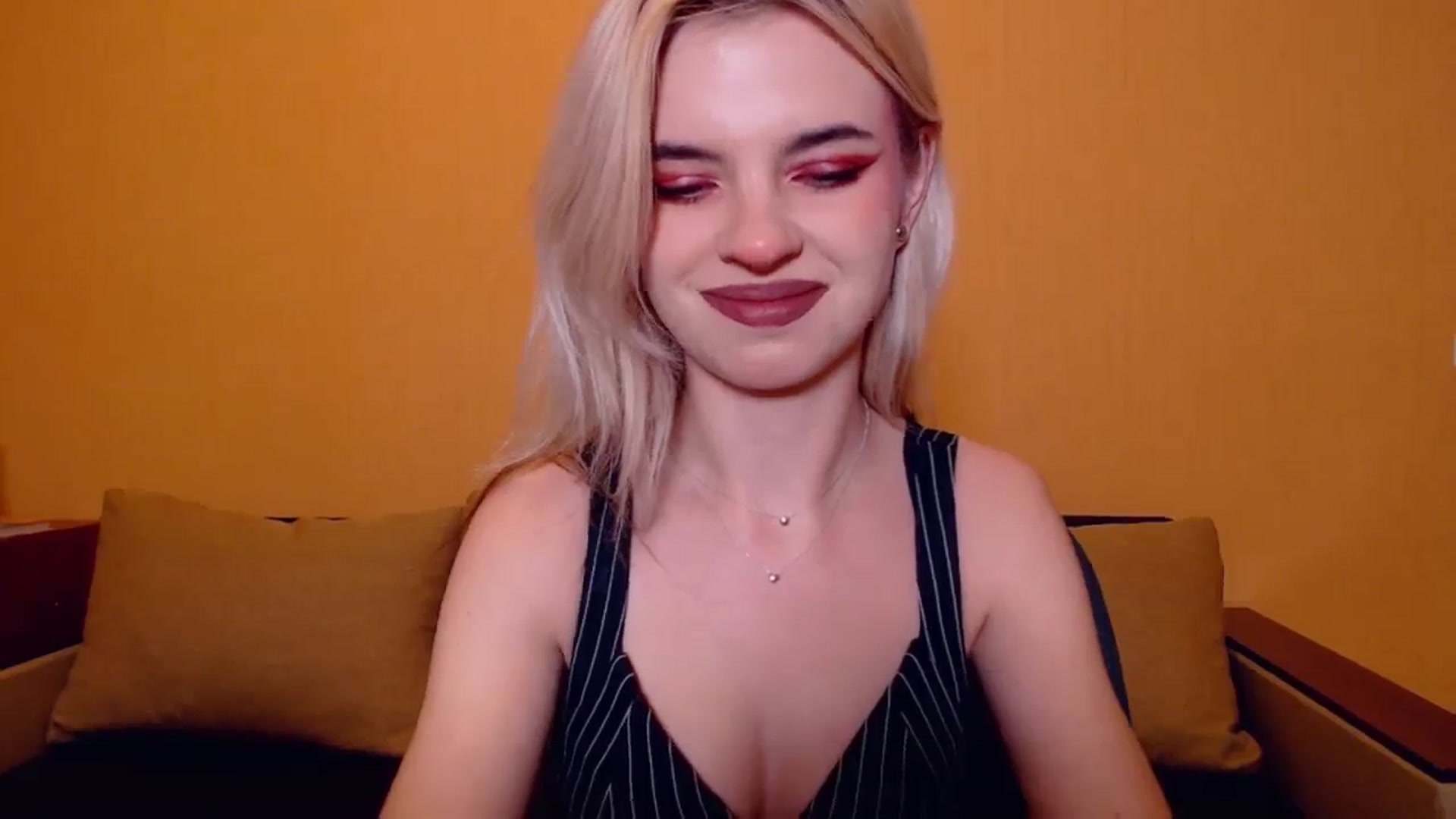 Gallery image thumbnail from Erineys's myfreecams stream on, 11/11/2023, 17:20 image 5 of 20