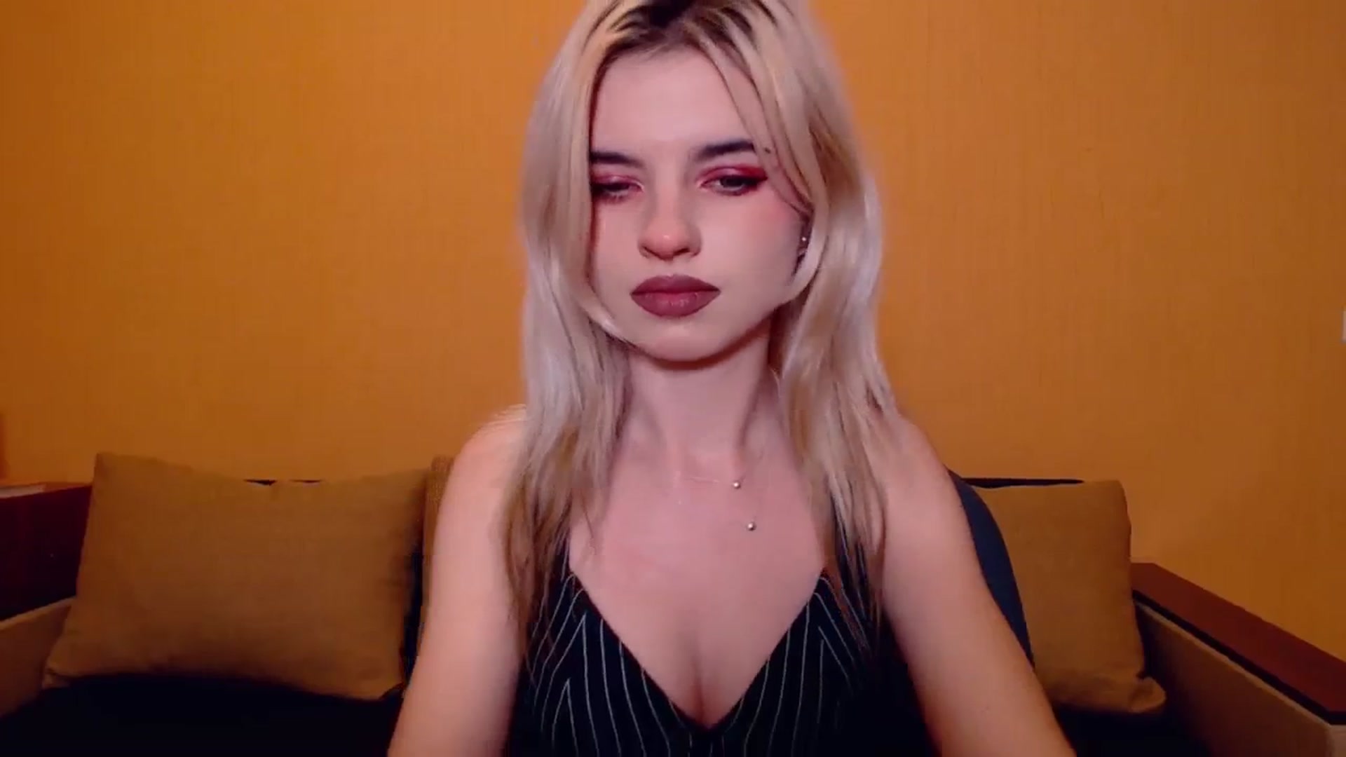 Gallery image thumbnail from Erineys's myfreecams stream on, 11/11/2023, 17:20 image 8 of 20
