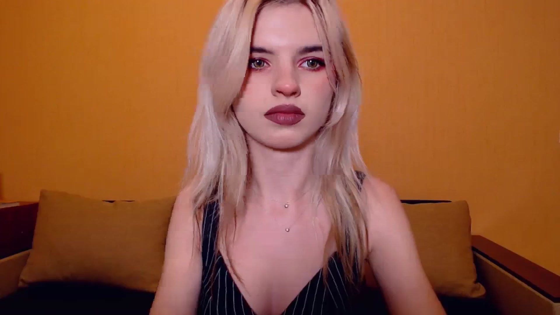 Gallery image thumbnail from Erineys's myfreecams stream on, 11/11/2023, 17:20 image 11 of 20