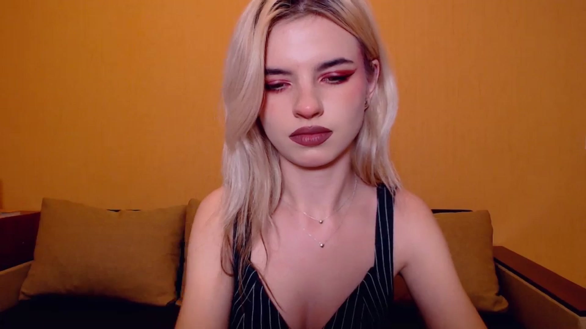 Gallery image thumbnail from Erineys's myfreecams stream on, 11/11/2023, 17:20 image 13 of 20