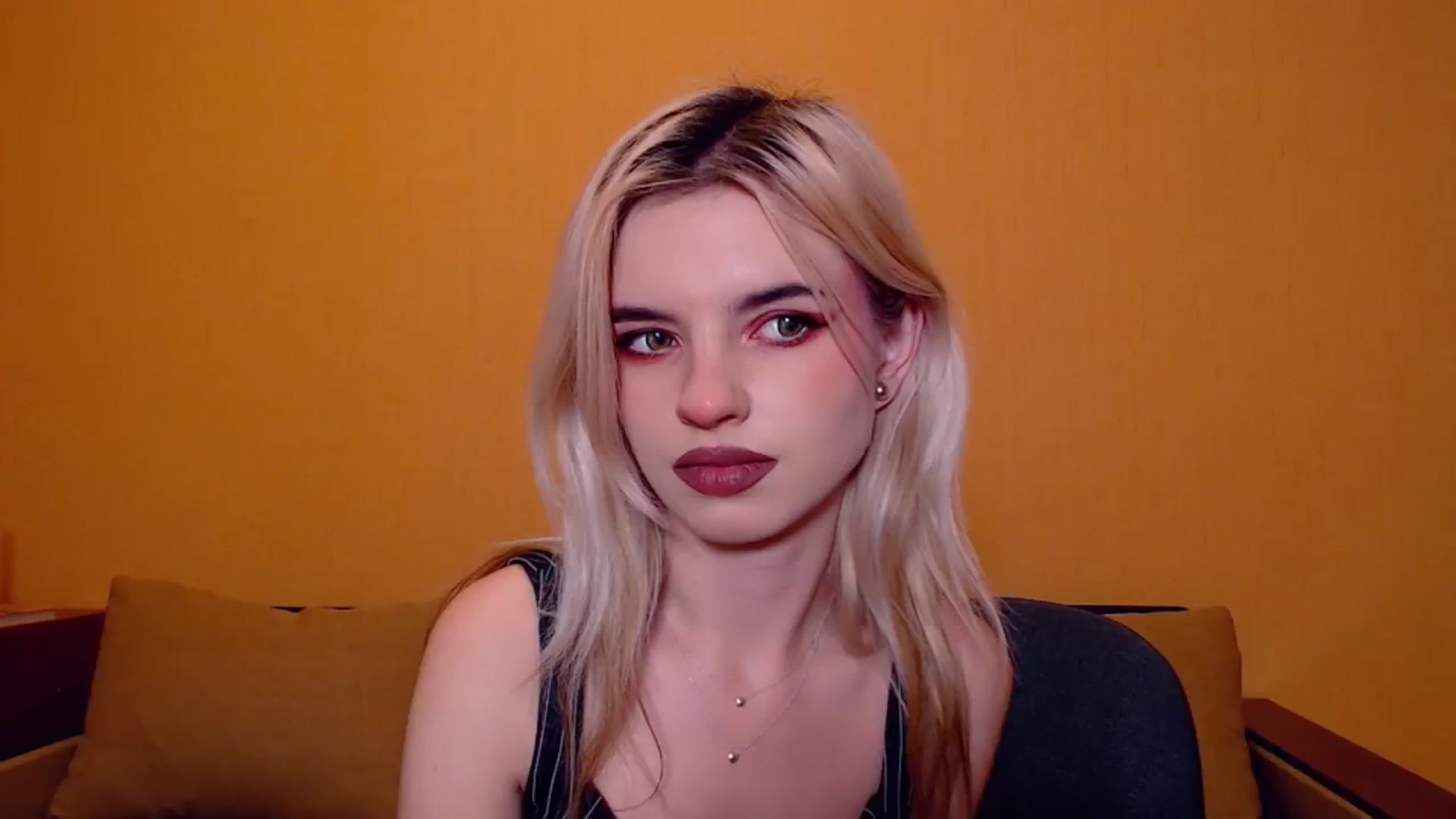 Gallery image thumbnail from Erineys's myfreecams stream on, 11/11/2023, 17:20 image 17 of 20