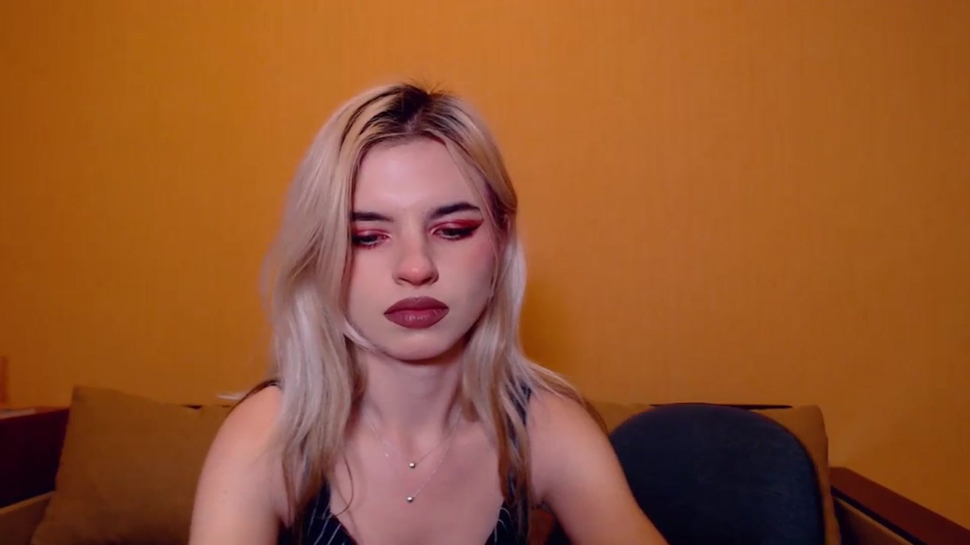 Gallery image thumbnail from Erineys's myfreecams stream on, 11/11/2023, 17:20 image 16 of 20