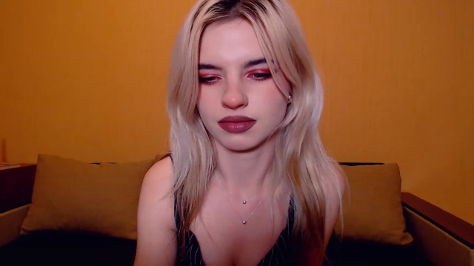 Gallery image thumbnail from Erineys's myfreecams stream on, 11/11/2023, 17:20 image 19 of 20