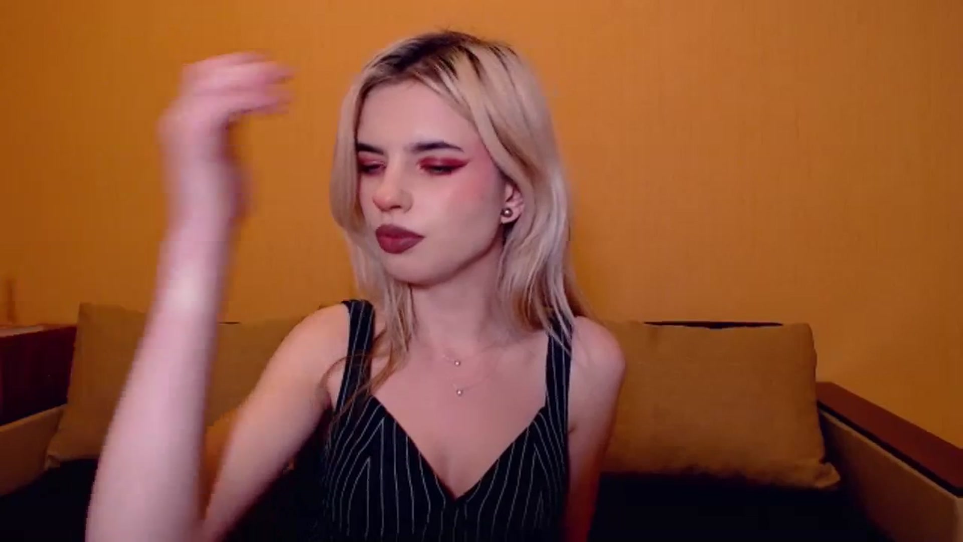 Gallery image thumbnail from Erineys's myfreecams stream on, 11/11/2023, 18:00 image 15 of 20
