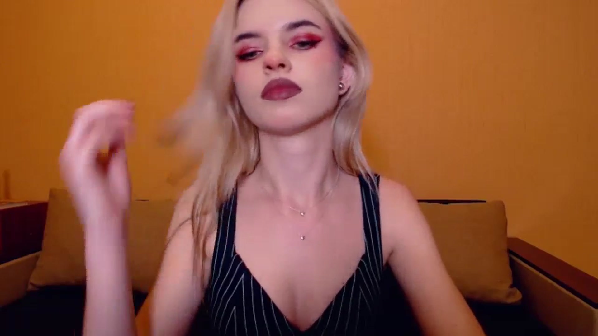 Gallery image thumbnail from Erineys's myfreecams stream on, 11/11/2023, 18:00 image 14 of 20