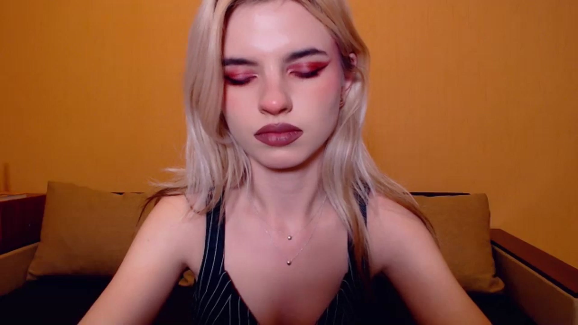 Gallery image thumbnail from Erineys's myfreecams stream on, 11/11/2023, 18:00 image 13 of 20