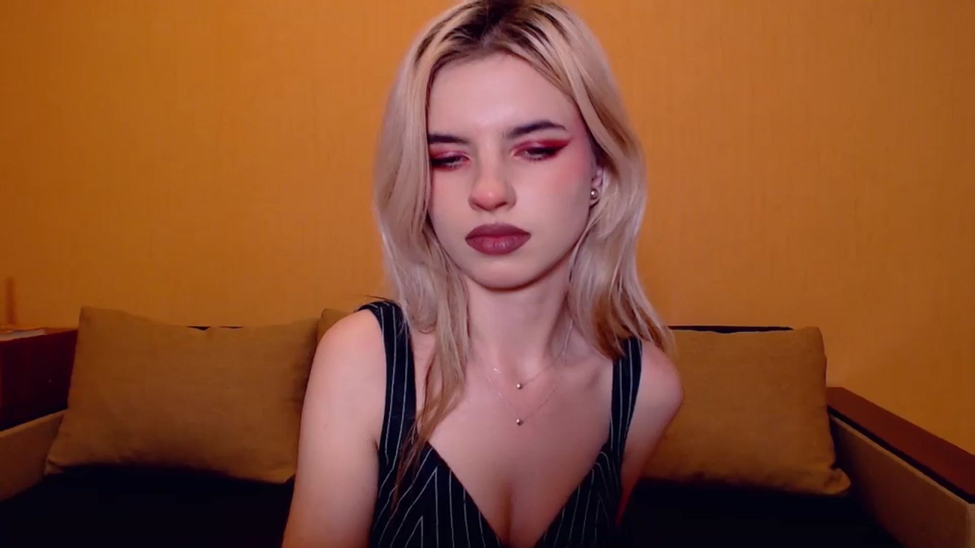 Gallery image thumbnail from Erineys's myfreecams stream on, 11/11/2023, 18:00 image 18 of 20
