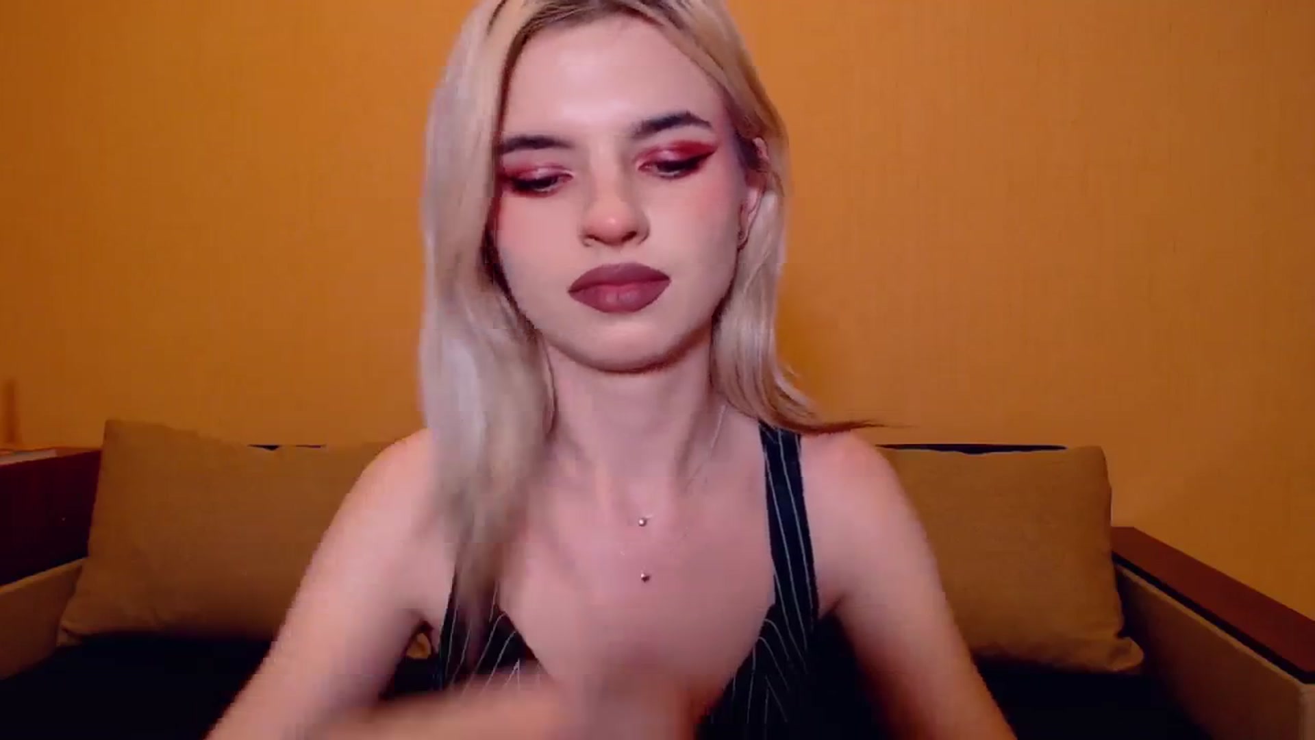 Gallery image thumbnail from Erineys's myfreecams stream on, 11/11/2023, 18:00 image 6 of 20