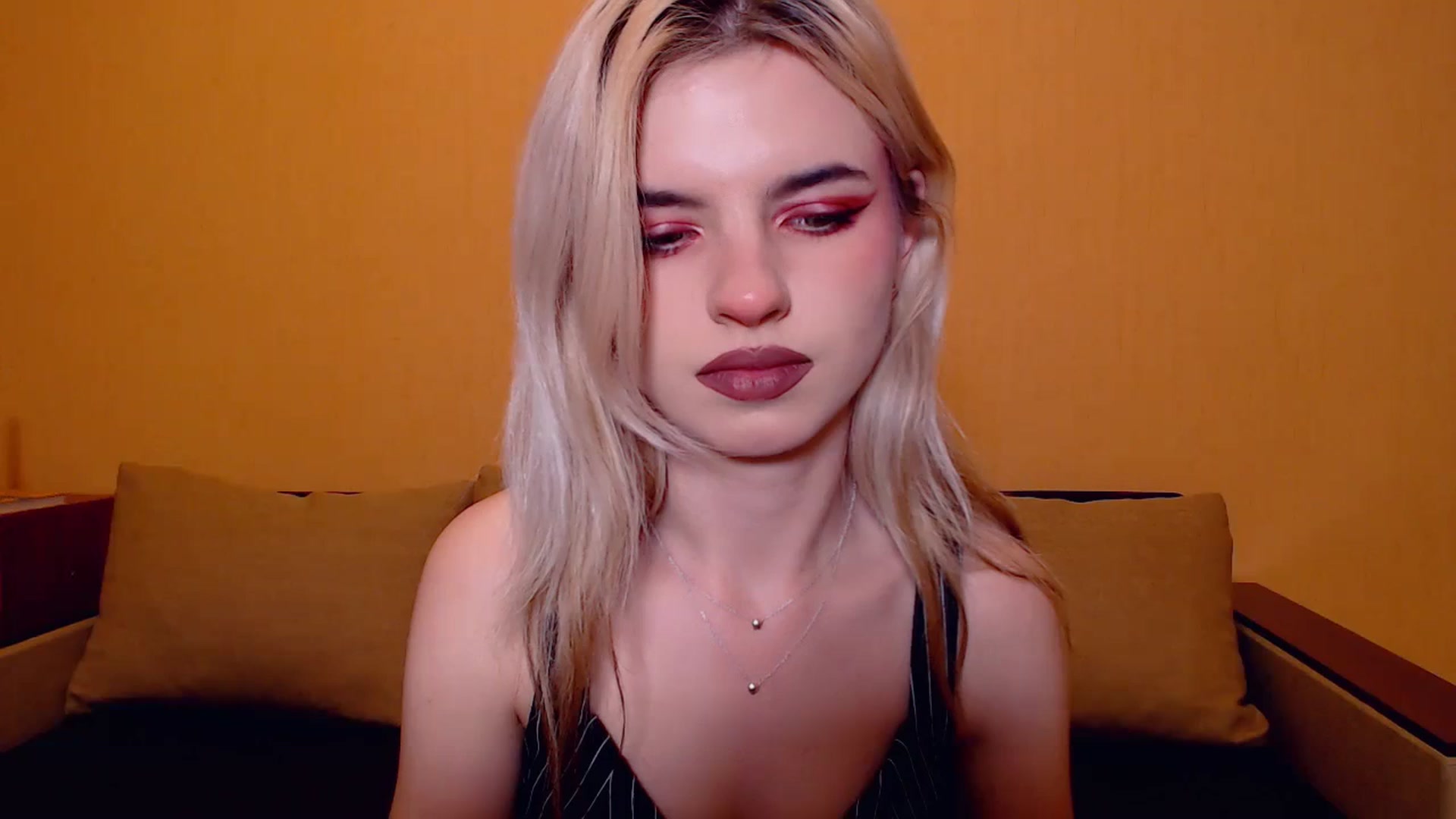 Gallery image thumbnail from Erineys's myfreecams stream on, 11/11/2023, 18:00 image 11 of 20