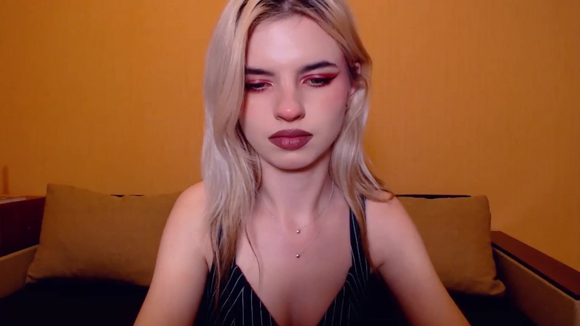 Gallery image thumbnail from Erineys's myfreecams stream on, 11/11/2023, 18:00 image 9 of 20