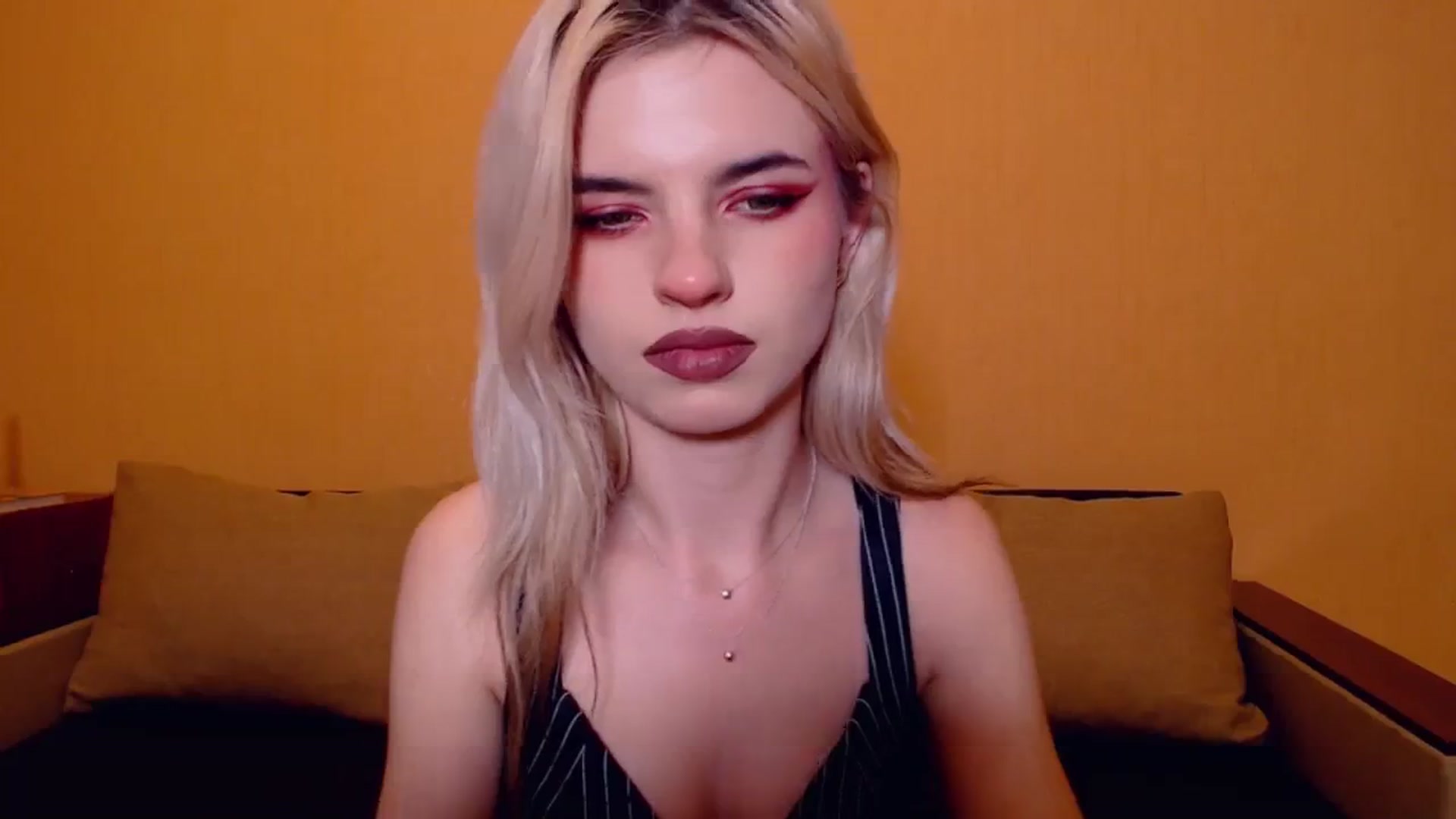 Gallery image thumbnail from Erineys's myfreecams stream on, 11/11/2023, 18:00 image 7 of 20