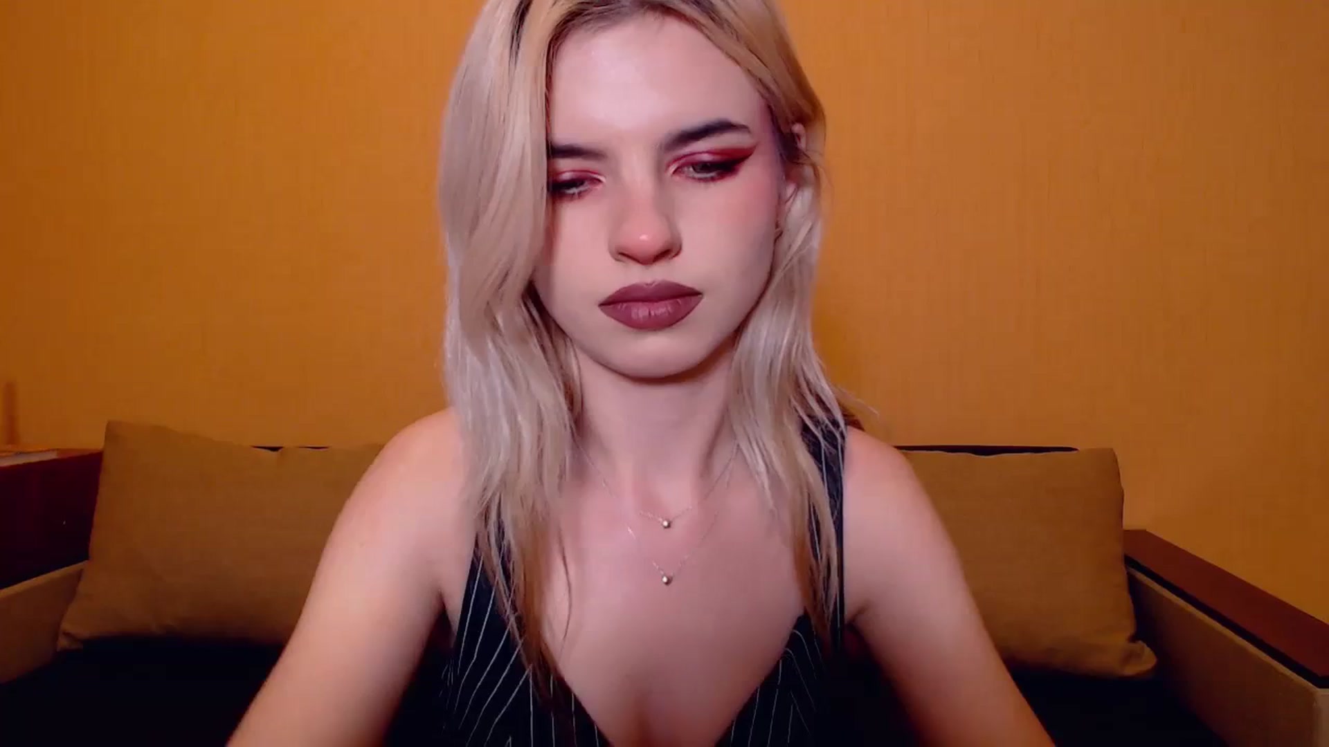 Gallery image thumbnail from Erineys's myfreecams stream on, 11/11/2023, 18:00 image 3 of 20