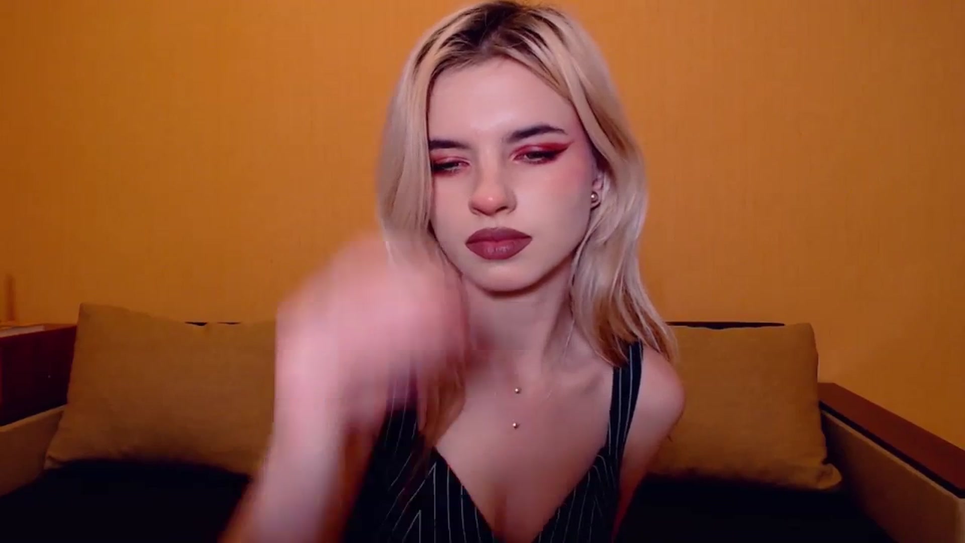 Gallery image thumbnail from Erineys's myfreecams stream on, 11/11/2023, 18:00 image 20 of 20