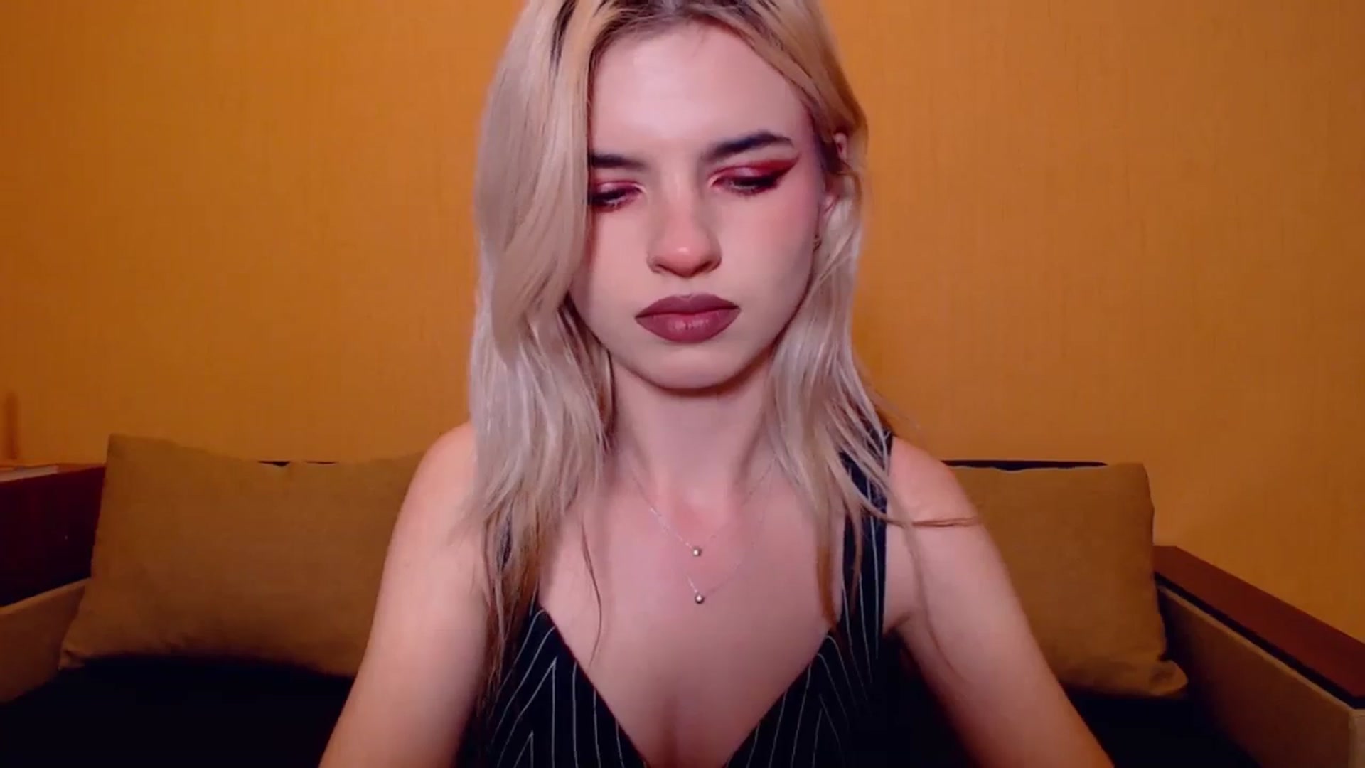 Gallery image thumbnail from Erineys's myfreecams stream on, 11/11/2023, 18:00 image 2 of 20