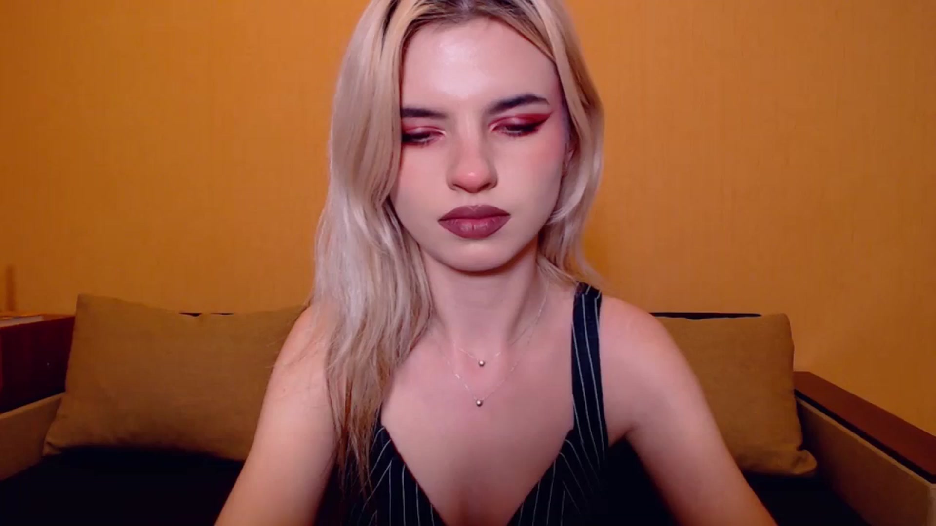 Gallery image thumbnail from Erineys's myfreecams stream on, 11/11/2023, 18:35 image 1 of 20