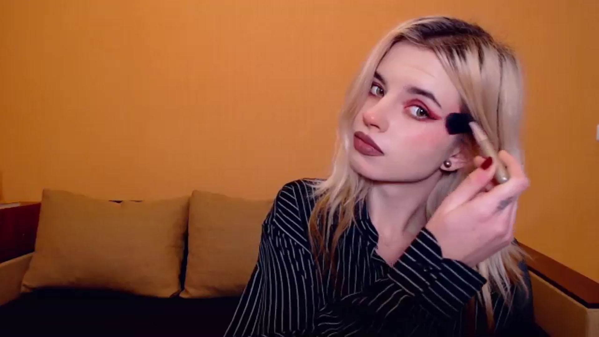 Gallery image thumbnail from Erineys's myfreecams stream on, 11/11/2023, 18:35 image 9 of 20
