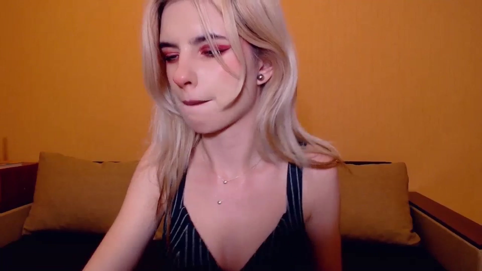 Gallery image thumbnail from Erineys's myfreecams stream on, 11/11/2023, 18:35 image 5 of 20