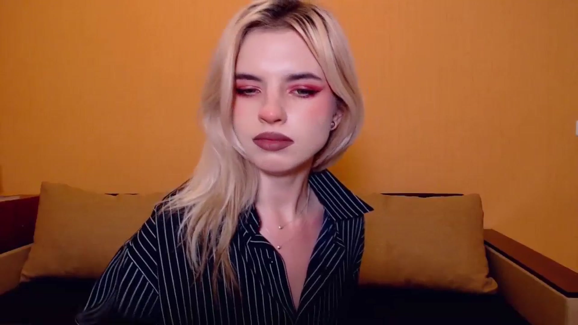 Gallery image thumbnail from Erineys's myfreecams stream on, 11/11/2023, 18:35 image 18 of 20