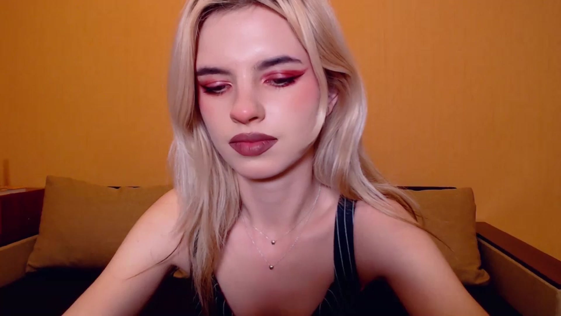 Gallery image thumbnail from Erineys's myfreecams stream on, 11/11/2023, 18:35 image 2 of 20