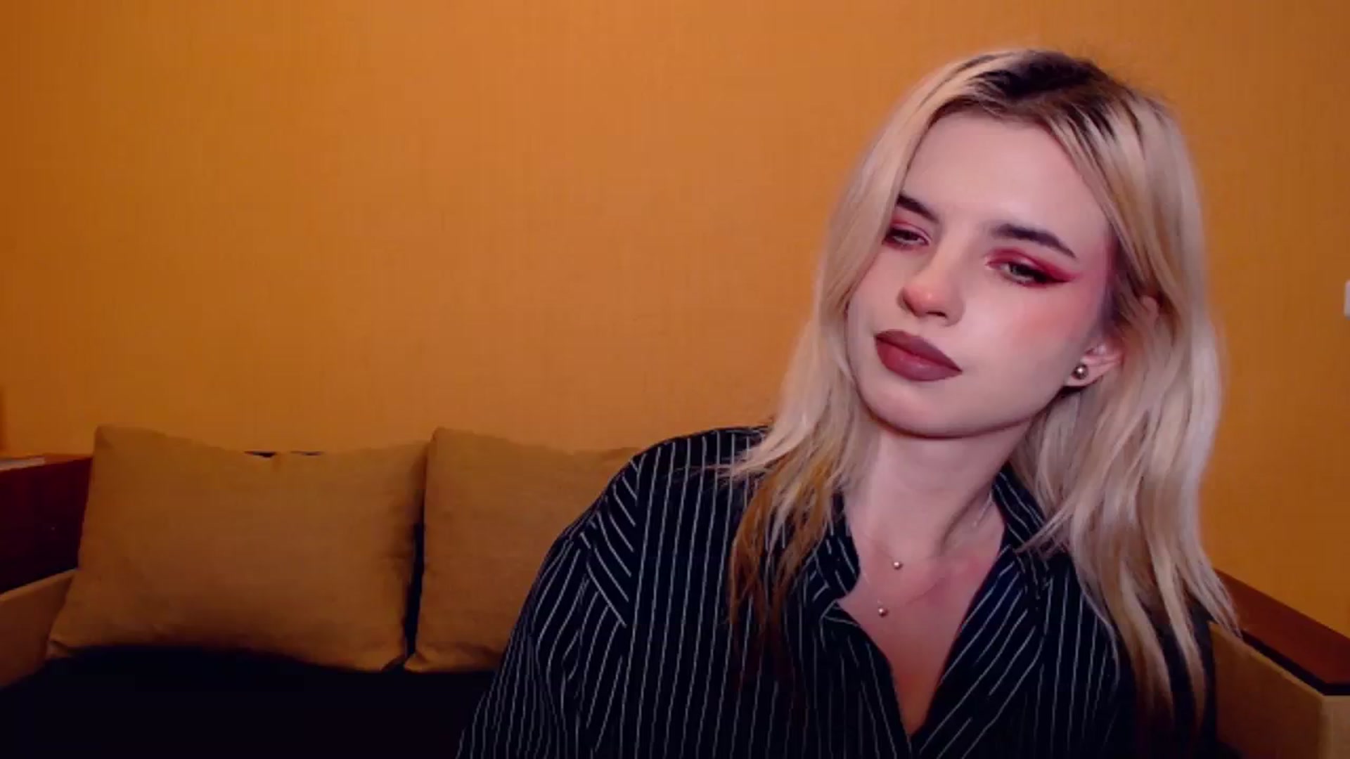 Gallery image thumbnail from Erineys's myfreecams stream on, 11/11/2023, 18:35 image 11 of 20