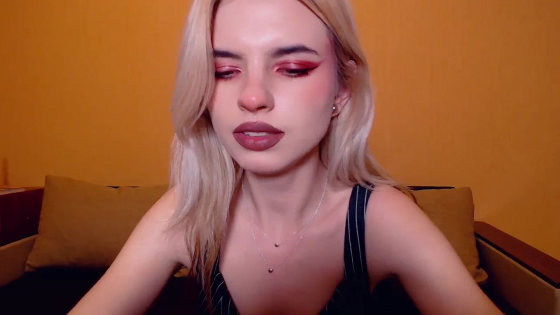 Gallery image thumbnail from Erineys's myfreecams stream on, 11/11/2023, 18:35 image 6 of 20