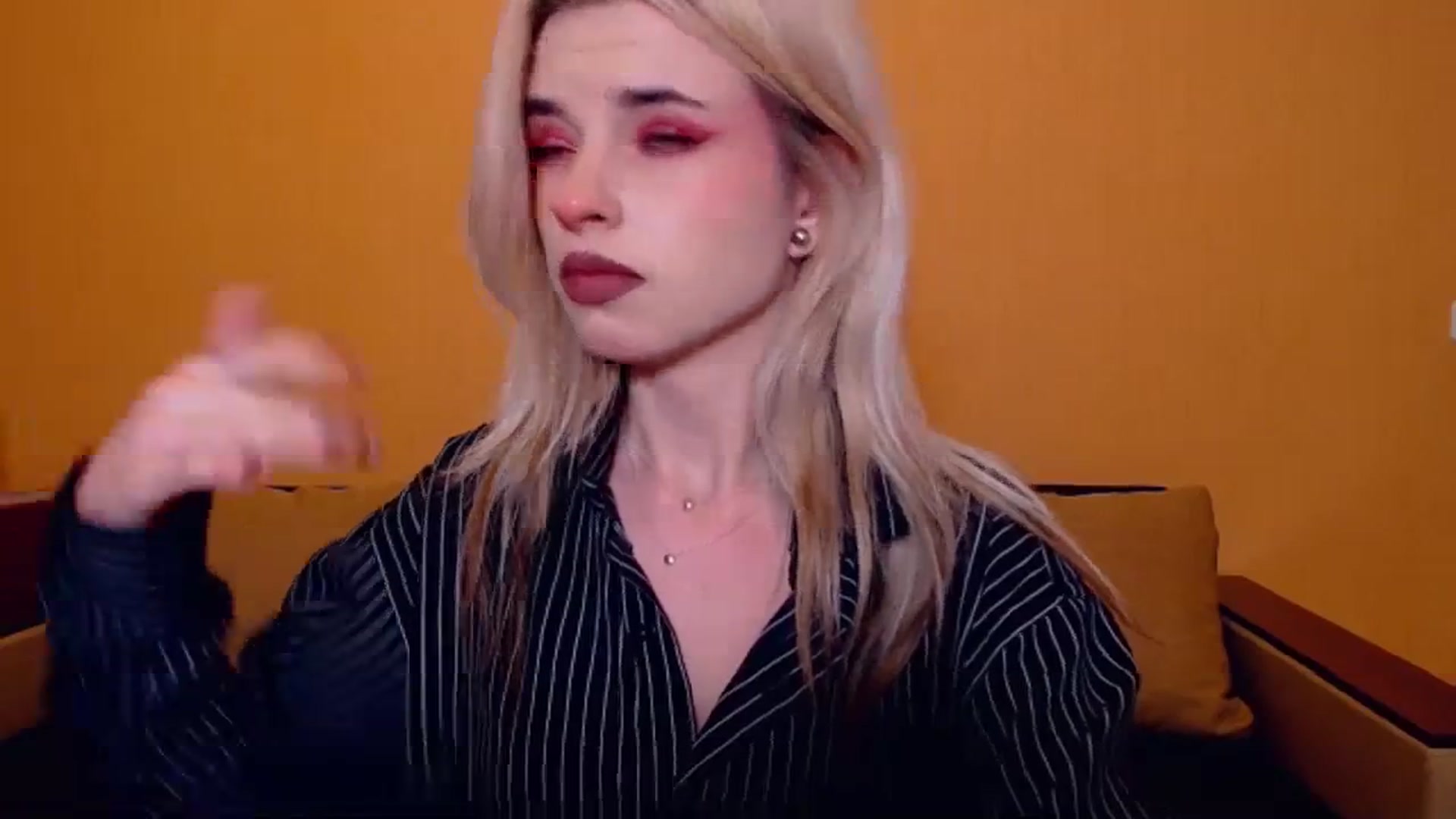 Gallery image thumbnail from Erineys's myfreecams stream on, 11/11/2023, 18:35 image 12 of 20