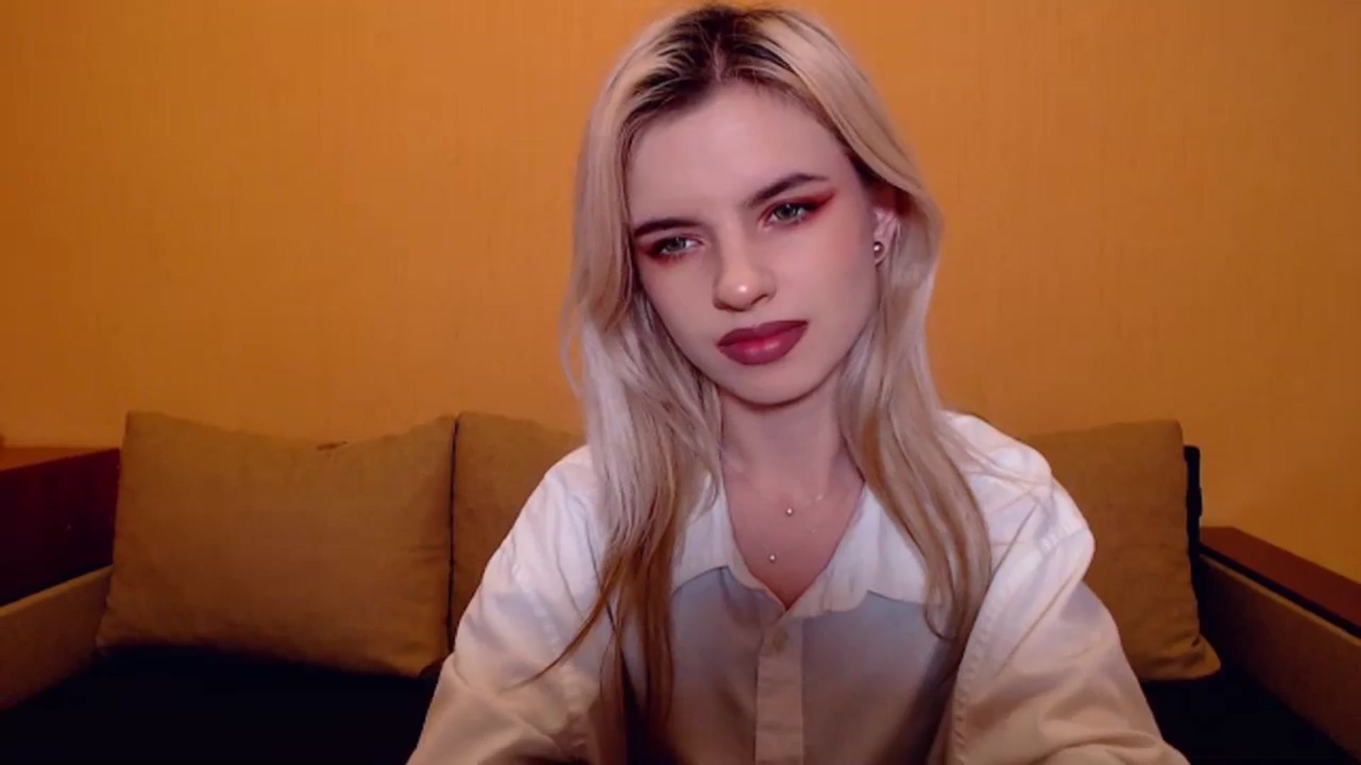Gallery image thumbnail from Erineys's myfreecams stream on, 11/13/2023, 16:44 image 18 of 20