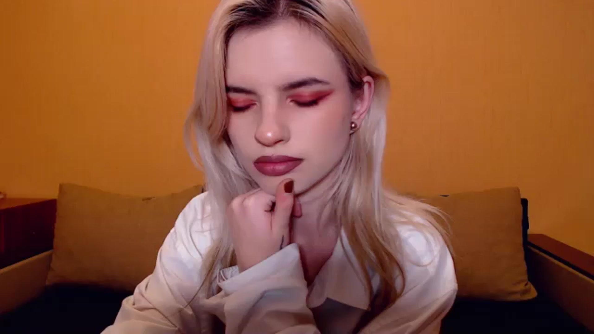 Gallery image thumbnail from Erineys's myfreecams stream on, 11/13/2023, 16:44 image 7 of 20