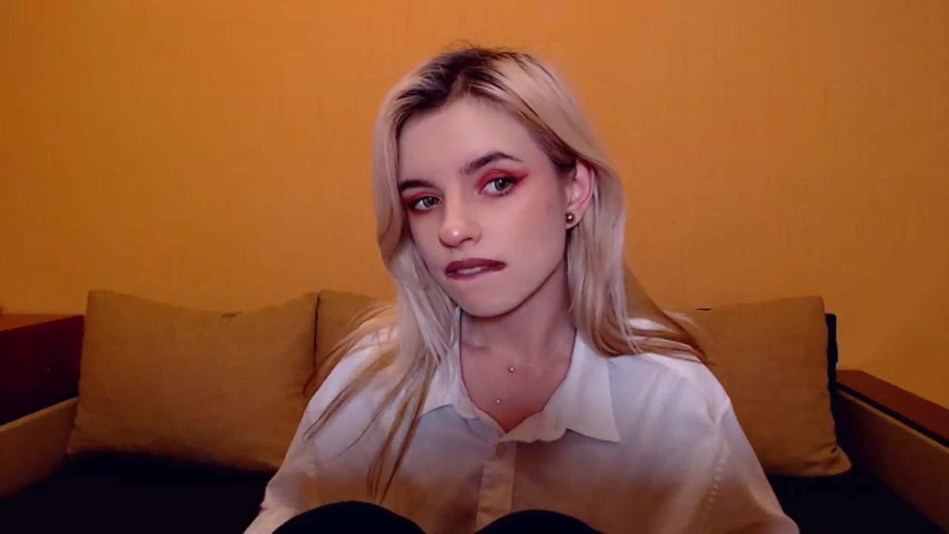 Gallery image thumbnail from Erineys's myfreecams stream on, 11/13/2023, 16:44 image 14 of 20