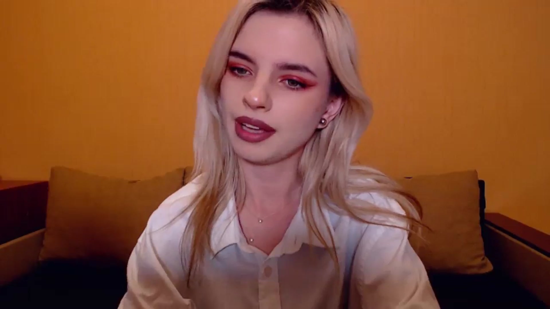Gallery image thumbnail from Erineys's myfreecams stream on, 11/13/2023, 17:39 image 3 of 20