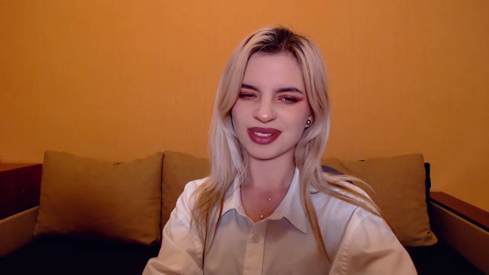 Gallery image thumbnail from Erineys's myfreecams stream on, 11/13/2023, 17:39 image 14 of 20