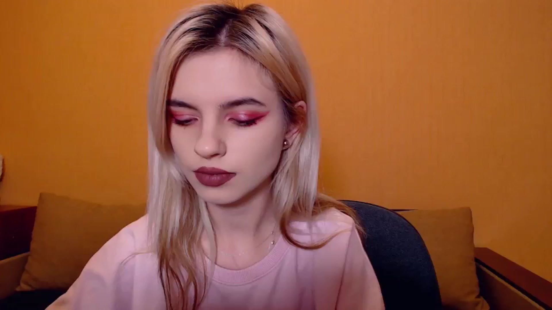 Gallery image thumbnail from Erineys's myfreecams stream on, 11/15/2023, 16:11 image 13 of 20