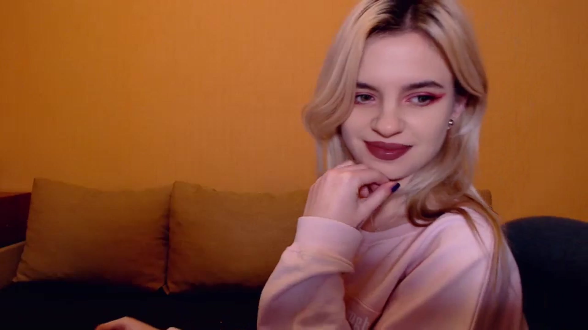 Gallery image thumbnail from Erineys's myfreecams stream on, 11/15/2023, 16:57 image 16 of 20