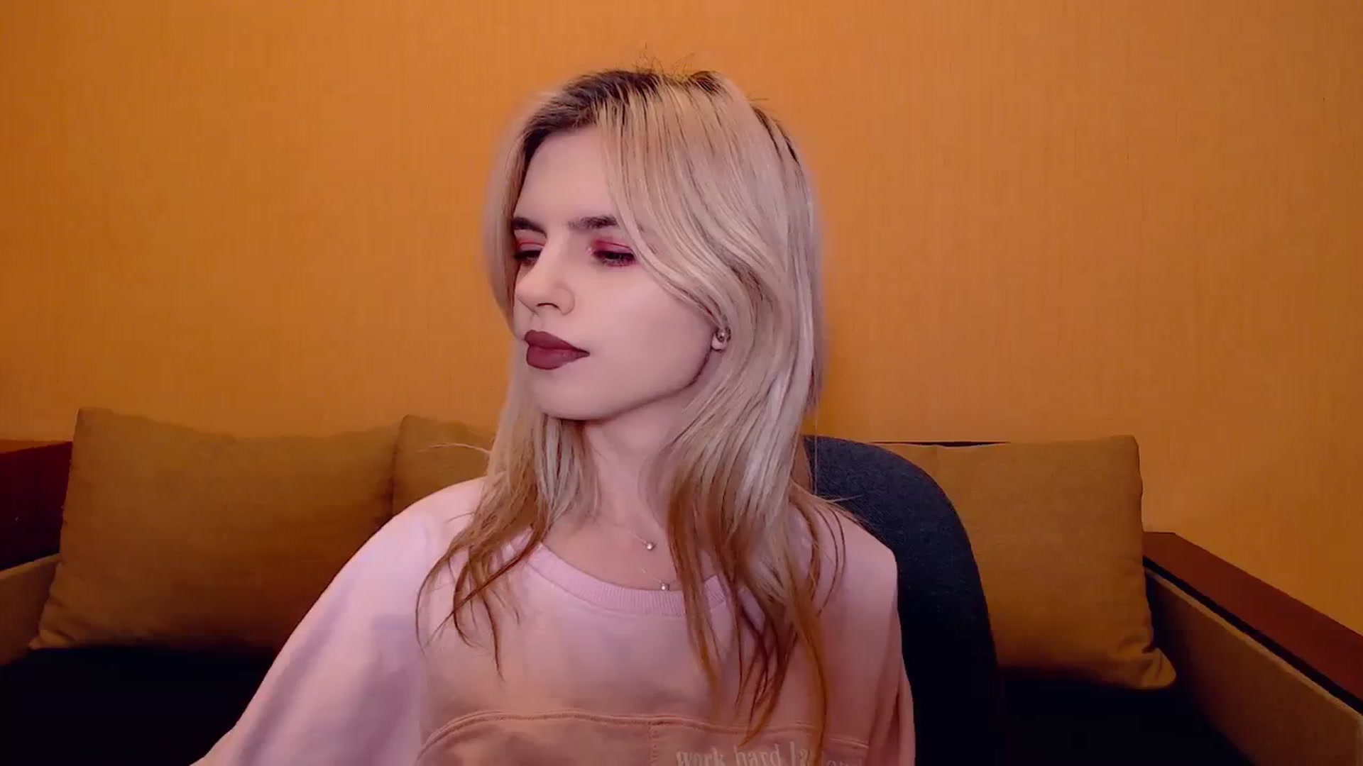Gallery image thumbnail from Erineys's myfreecams stream on, 11/15/2023, 17:41 image 13 of 20
