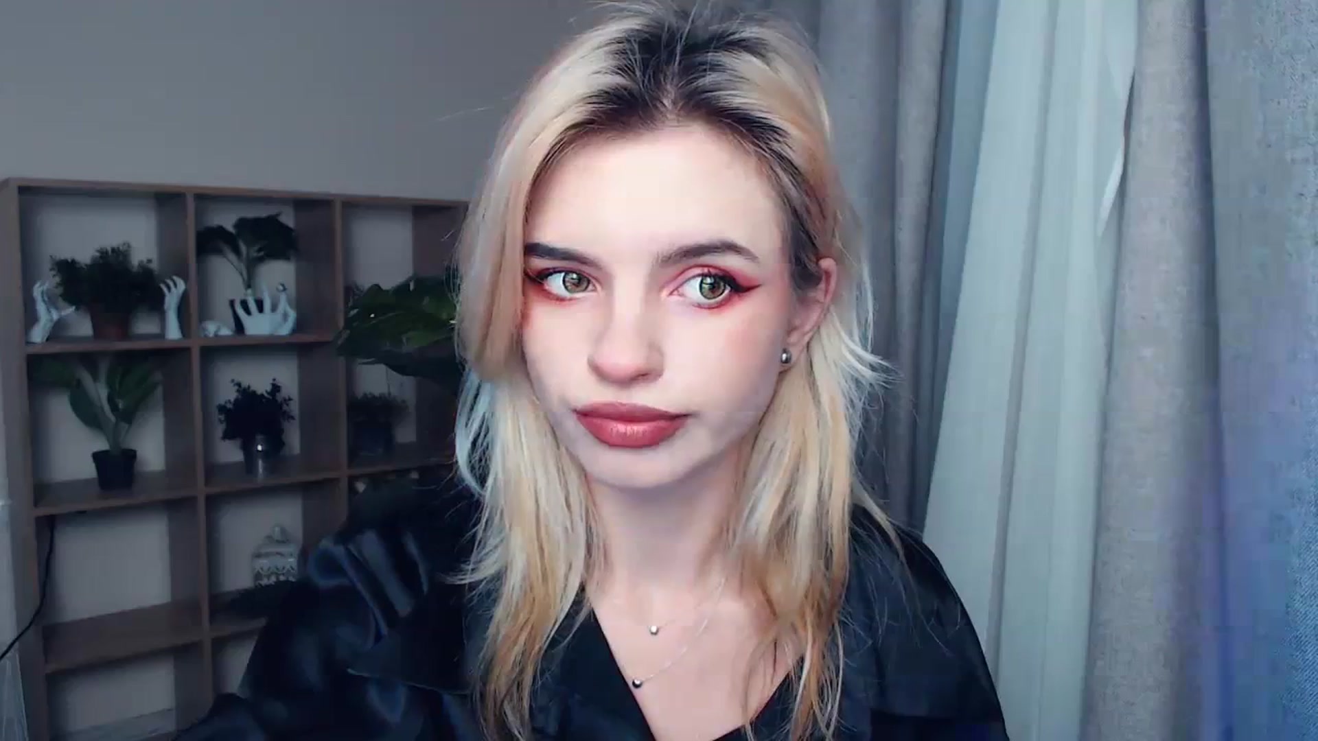 Gallery image thumbnail from Erineys's myfreecams stream on, 11/16/2023, 15:33 image 3 of 20